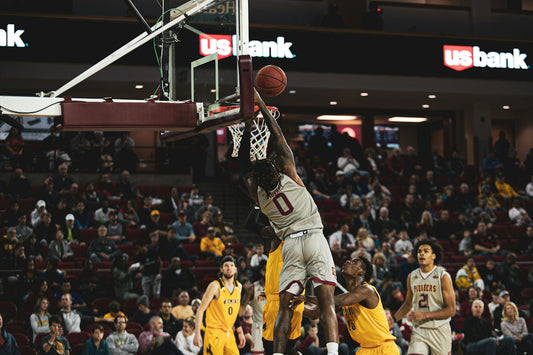 man dunking the ball photograph
